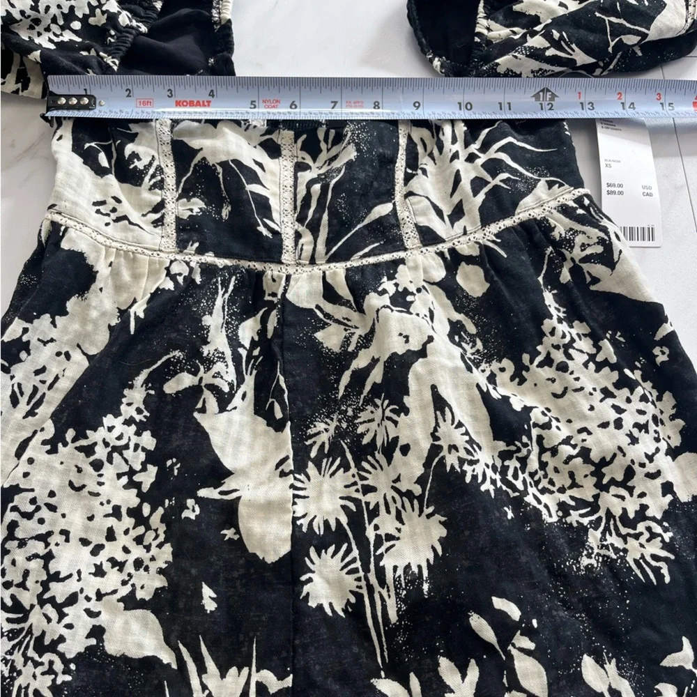 NWT Urban Outfitters Floral Puffed Sleeve Cotton Romper Size Xs